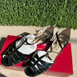 Vintage Salvatore Ferragamo Women’s Black Strappy Sandals. Size 8